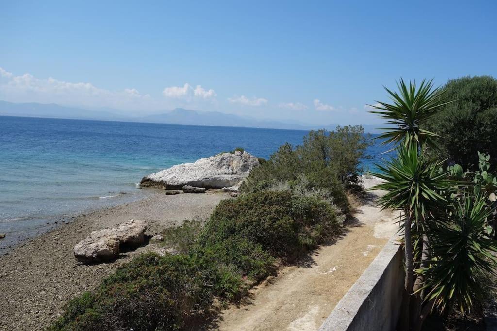 فيلا House By The Sea At Skaloma, Loutraki بحيرة فولياغميني المظهر الخارجي الصورة