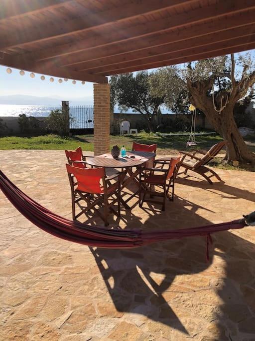 فيلا House By The Sea At Skaloma, Loutraki بحيرة فولياغميني المظهر الخارجي الصورة