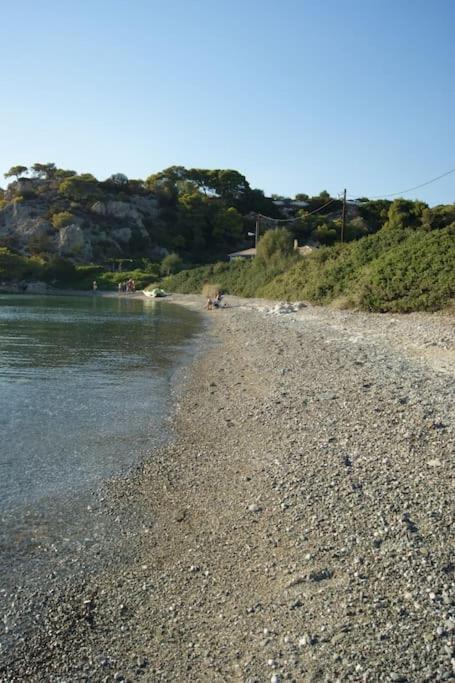 فيلا House By The Sea At Skaloma, Loutraki بحيرة فولياغميني المظهر الخارجي الصورة