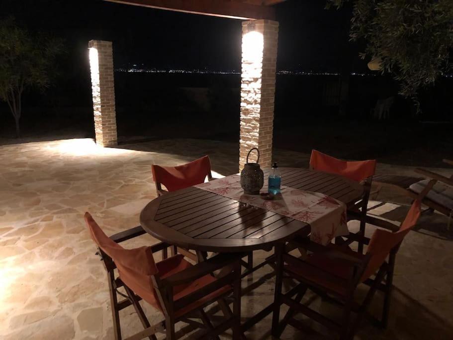 فيلا House By The Sea At Skaloma, Loutraki بحيرة فولياغميني المظهر الخارجي الصورة